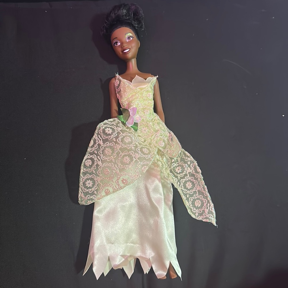 Mattel Tiana Princess and the Frog Disney Princess Barbie Doll